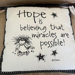 ⚫️⚪️⚫️⚪️ Enesco Hope and Miracles Pillow - Black and White. NWT
